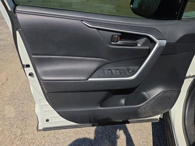 2019 Toyota RAV4 LE FWD (GS)