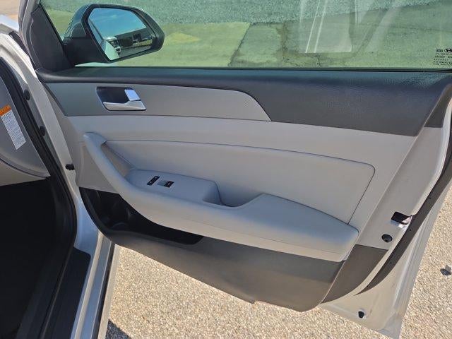 2016 Hyundai SONATA Hybrid 4dr Sdn SE