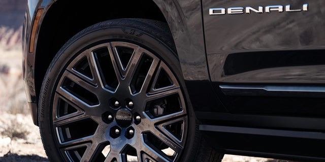 Close-up of the Black Rims on the 2025 GMC Yukon Denali Luxury 3 Row SUV
