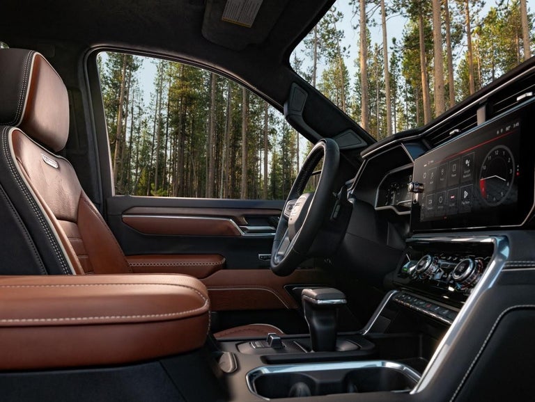 GMC Sierra 2500 Luxurious interior cabin